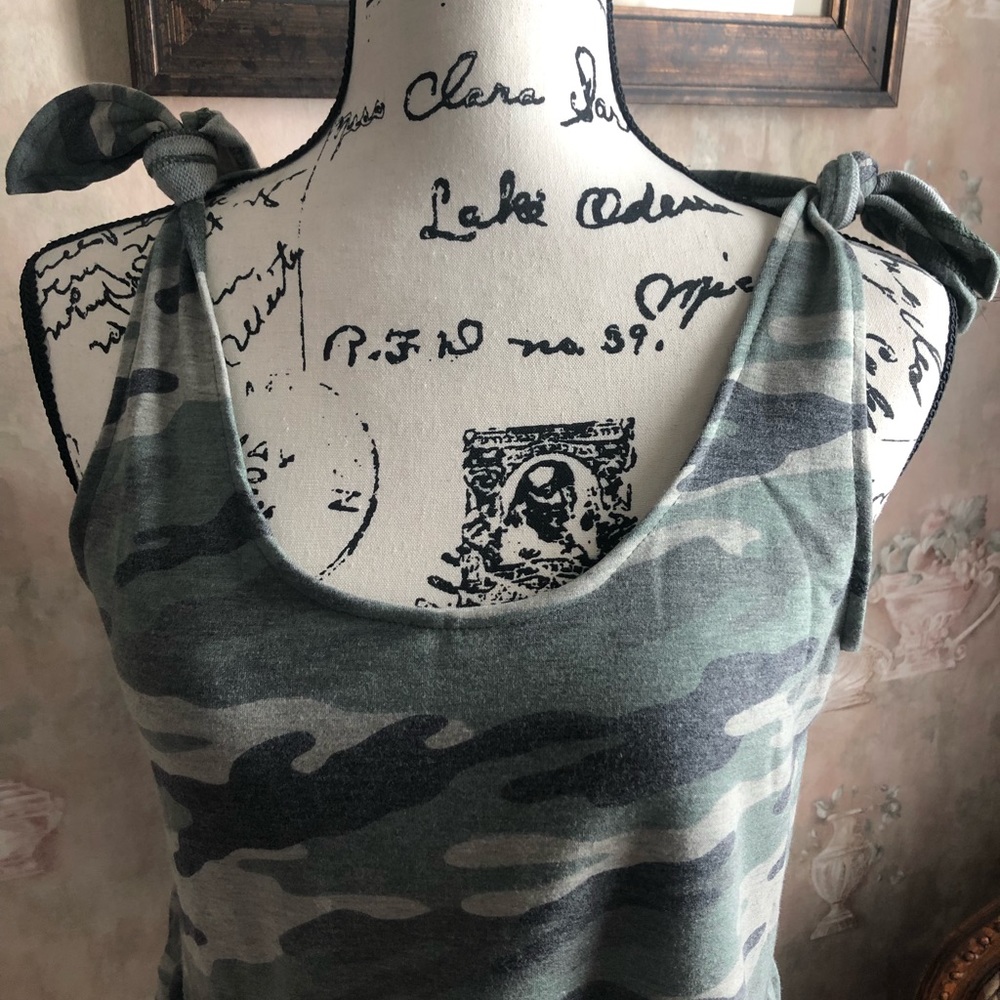 COIN 1804 SLEEVELESS PEPLUM CAMO TOP NWT - Picture 3 of 4
